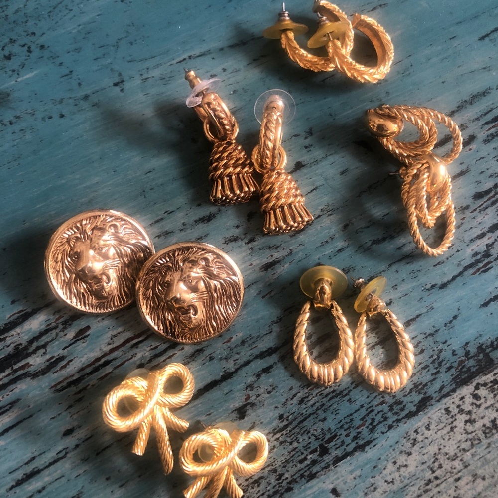6 pairs of vintage 1980s goldtone earrings.